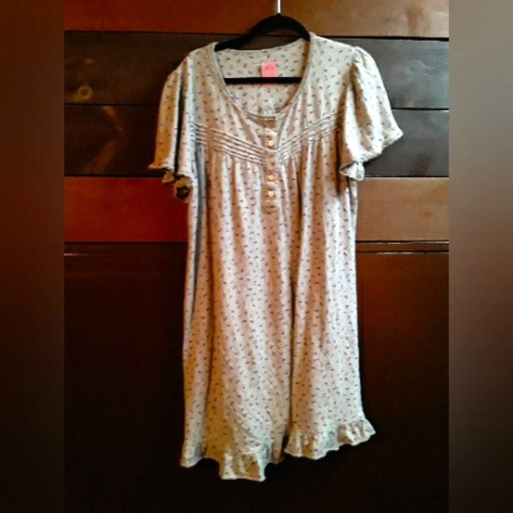 Dreams & Co. Large 18/20 grey with pink purple flowers night gown Short sleeve